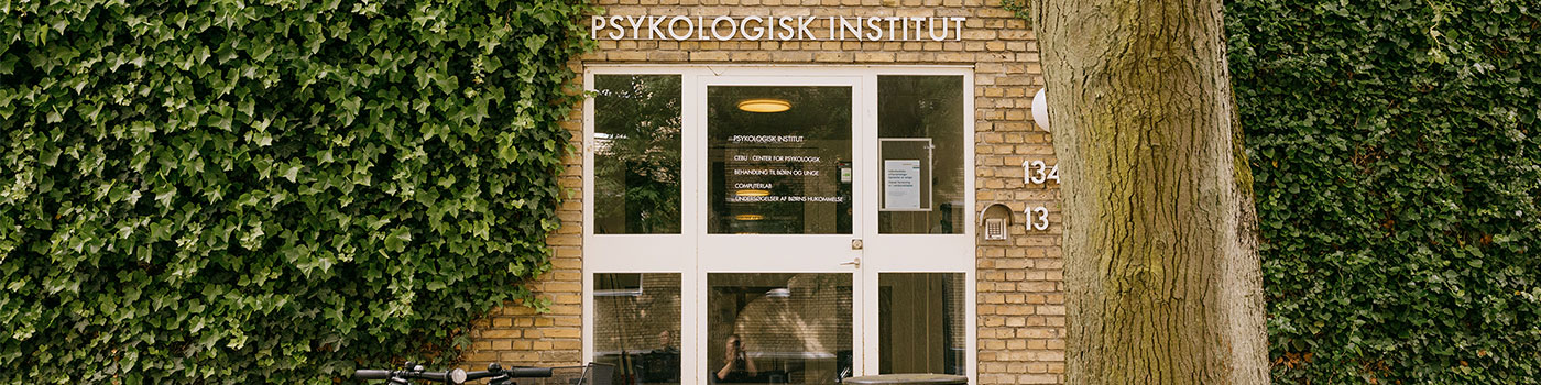 Indgangsparti Psykologisk Institut, Aarhus Universitet