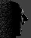 Sort-hvidt billede af mands ansigt i silhouet, der råber