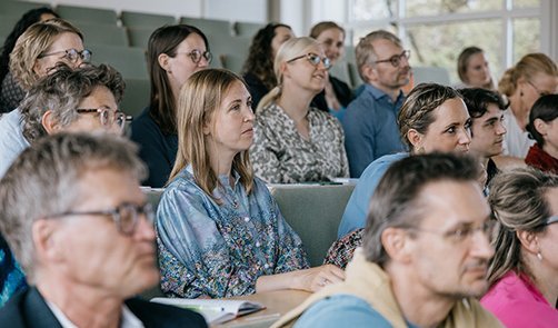 [Translate to English:] den årlige forskningskonference på Psykolgisk Institut. Foto: Jens Hartmann Schmidt, Aarhus Universitet